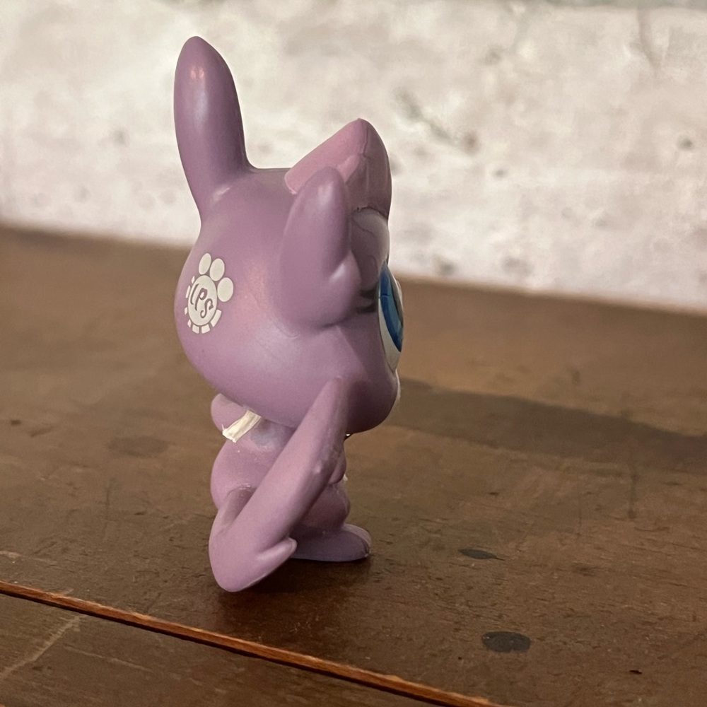 Littlest Pet Shop LPS Hasbro Authentic Figure -- #3653 Bree Nibbleson Chinchilla - Picture 4 of 5